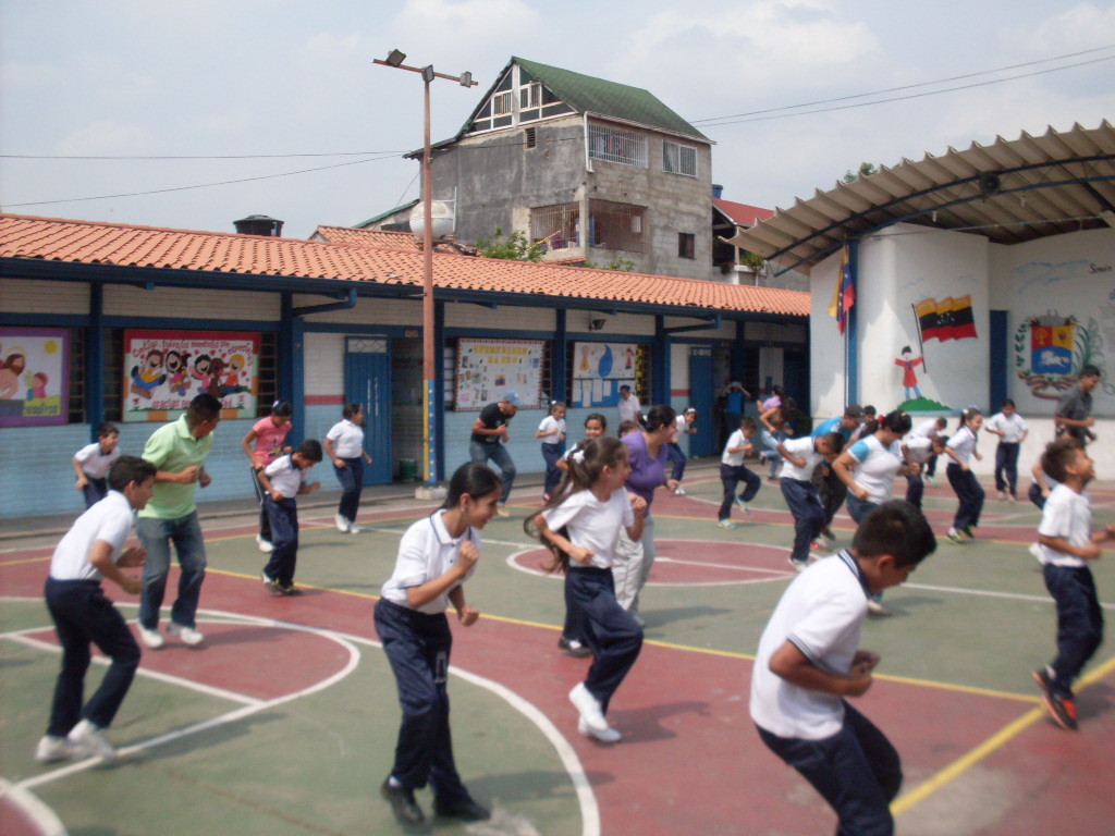 En la Medellín asfixiada hasta el deporte escolar se ahoga
