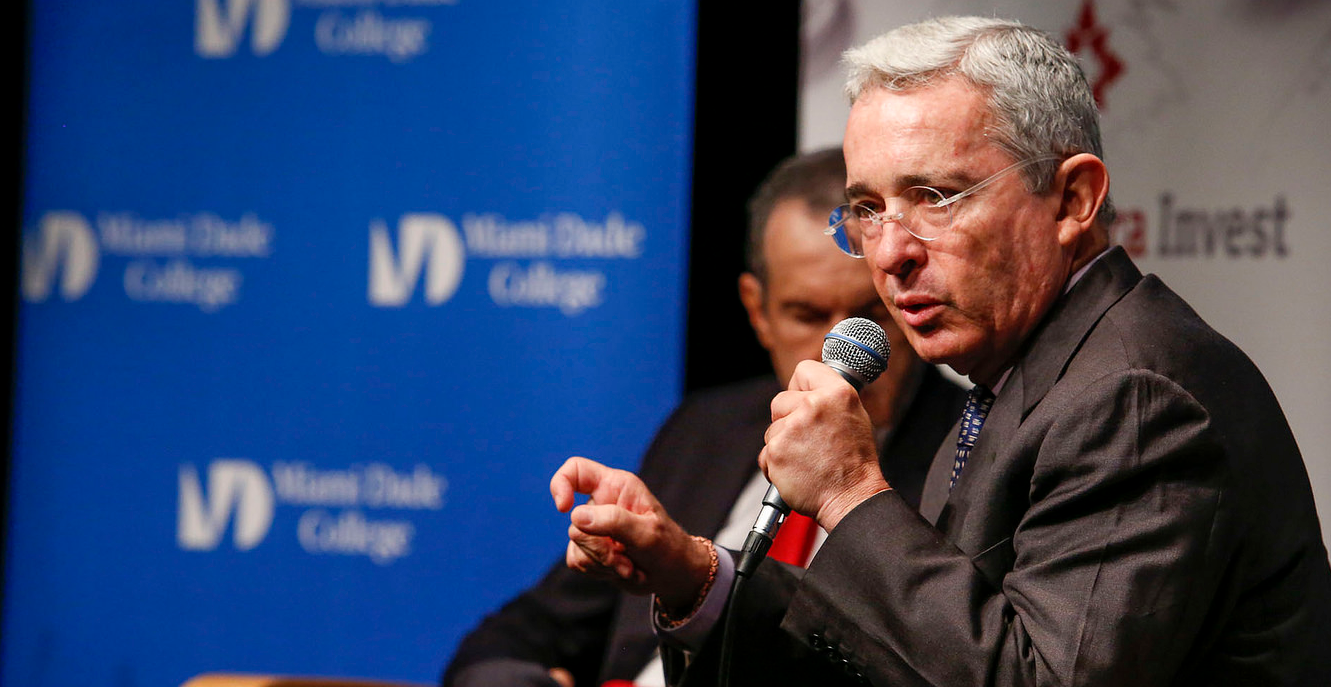 «Estamos hastiados de sus mentiras”: Profesores a Uribe
