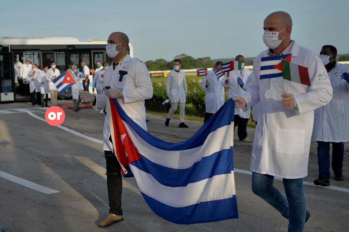 El debate sobre los médicos cubanos en medio del déficit de especialistas en el país